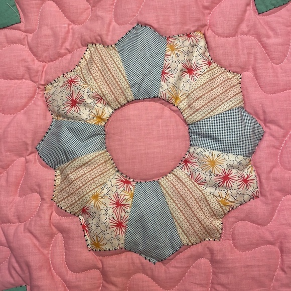 Vintage quilt. - Picture 3 of 9